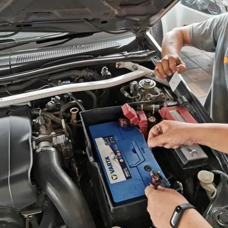 AUTOTIPS_-Properly-Secure-The-Battery-In-The-Engine-Bay img